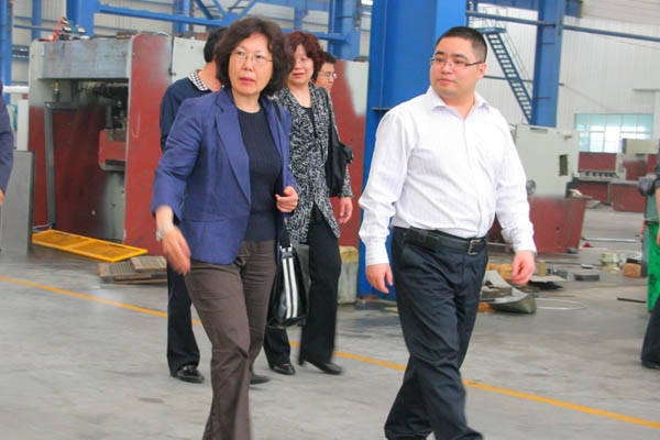 商务部电机和科技财产司副司长刘少军来我公司观赏