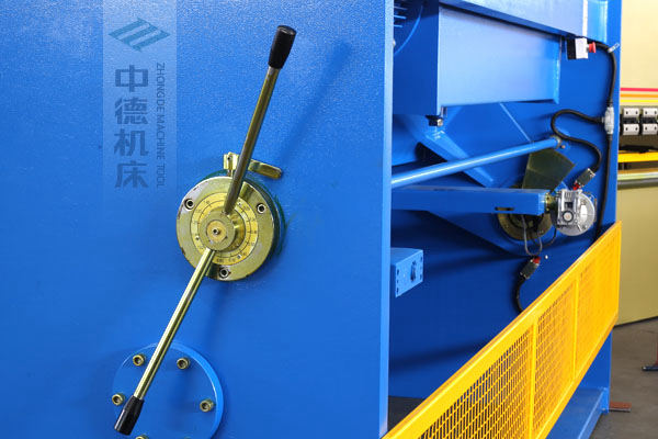 ZDS-632剪板机刀片空隙手动调理器,刻度清淅,调理省力又简洁.jpg ZDS-632剪板机刀片空隙手动调理器,刻度清淅,调理省力又简洁.jpg